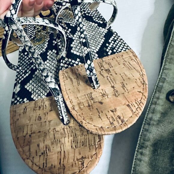 Sam Edelman Circus Bridget Snake Print Corkscrew T Strap Flat Strappy Sandals - Picture 3 of 5